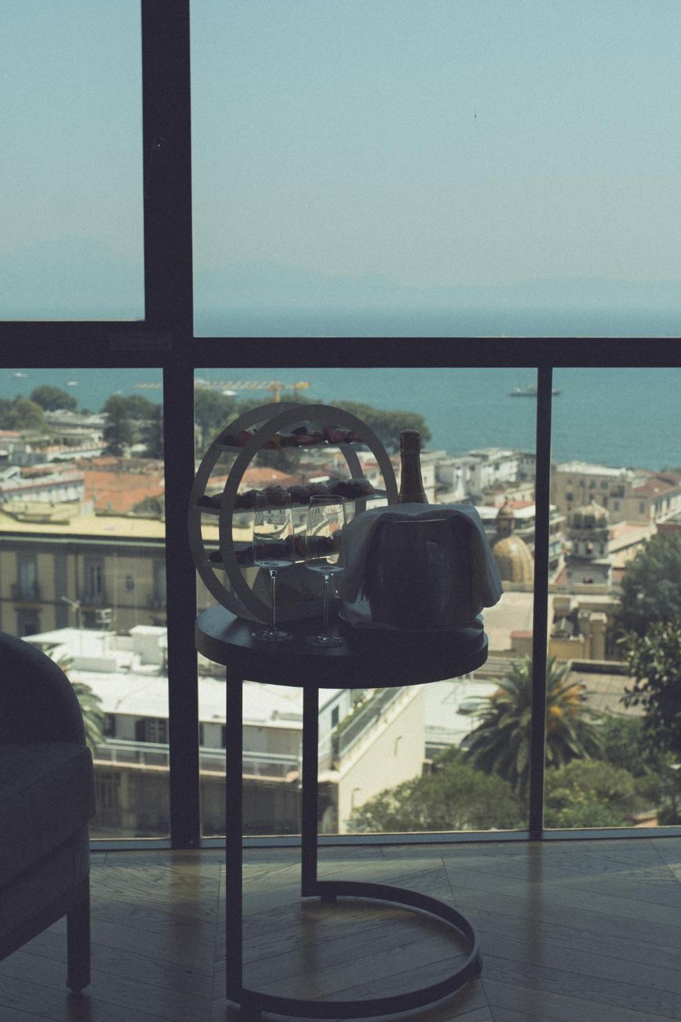 De Bonart Naples, Curio Collection By Hilton Hotel Eksteriør billede