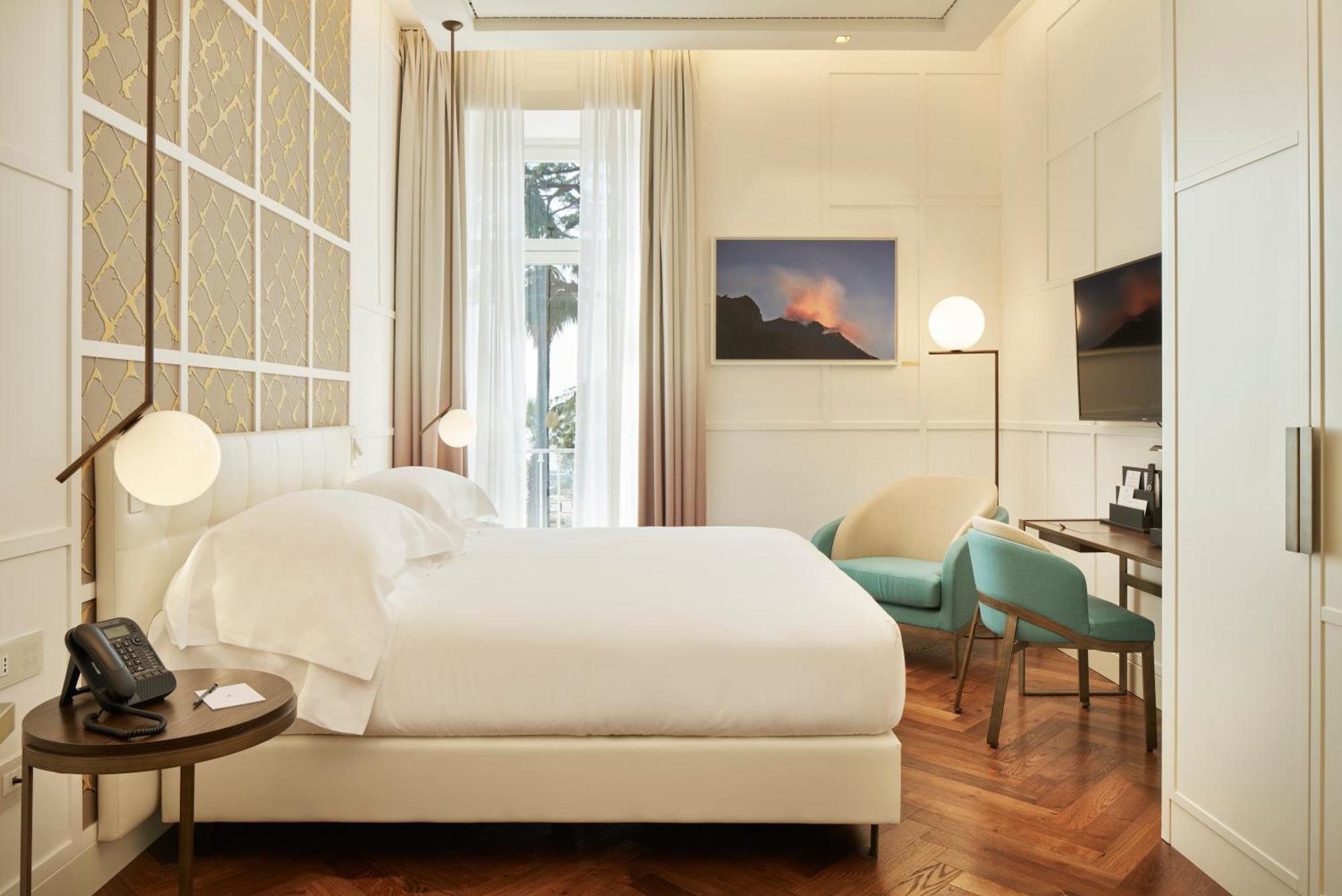 De Bonart Naples, Curio Collection By Hilton Hotel Eksteriør billede